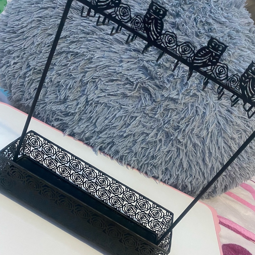 Black Metal Owl Jewelry Stand